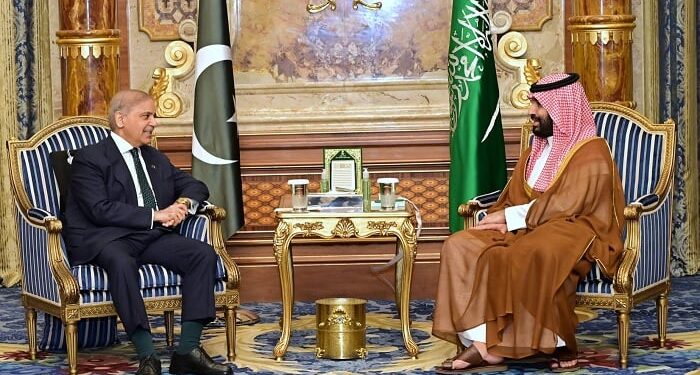 Pakistan, Saudi Arabia Reaffirm Strategic Ties as PM Shehbaz Meets Crown Prince MBS in Jeddah