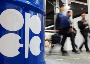 Oil surges past 4% as Iran keeps Hormuz locked, defying US blockade pressure