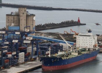 Stocks Swing, Oil Edges Up with US-Iran Peace Talks Stalled