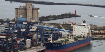 Stocks Swing, Oil Edges Up with US-Iran Peace Talks Stalled