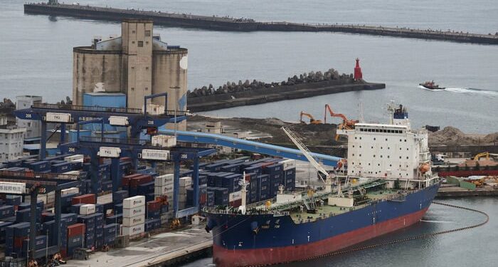 Stocks Swing, Oil Edges Up with US-Iran Peace Talks Stalled