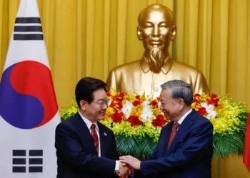 South Korea, Vietnam set to sign dozens of business deals as Lee visits Hanoi