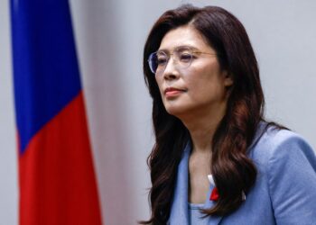 Taiwan opposition leader pledges reconciliation at memorial for founding father in China