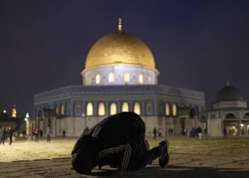 Tears of joy mark reopening of Jerusalem holy sites after 41 days