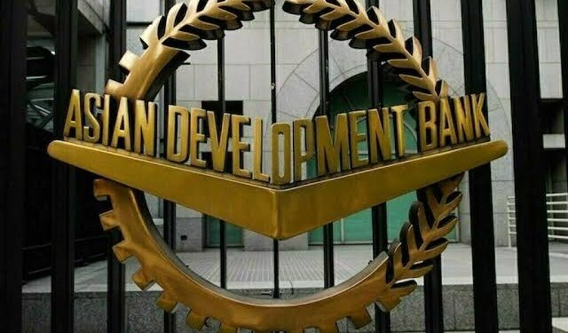 ADB Projects 3.5% Growth for Pakistan, Warns of Middle East Risks