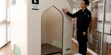 Japan Develops Portable Prayer Room to Support Muslim Travelers
