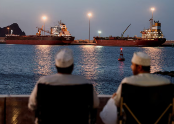Iraq, Pakistan strike energy deals with Iran as Tehran flexes Hormuz control
