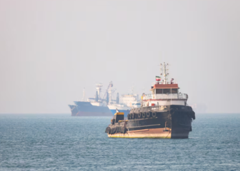 US and Iran launch new attacks as they wrestle for control of Gulf waters