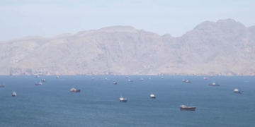 Iran warns US Navy to stay clear of Hormuz after Trump says US to help stranded ships