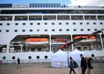 France confines 1,700 aboard British cruise ship after passenger dies