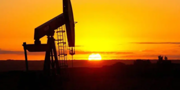 Oil Prices Hit Three-Month Low as US-Iran Deal Raises Hopes for Hormuz Reopening