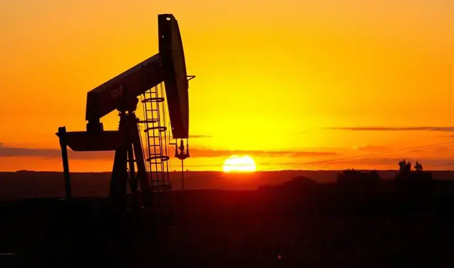 Oil Prices Hit Three-Month Low as US-Iran Deal Raises Hopes for Hormuz Reopening