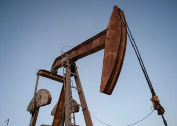 Oil prices fall as US-Iran talks ease supply concerns, Iran secures export waivers