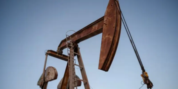 Oil prices fall as US-Iran talks ease supply concerns, Iran secures export waivers