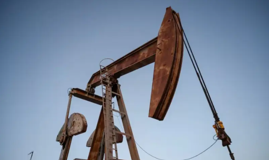 Oil prices fall as US-Iran talks ease supply concerns, Iran secures export waivers