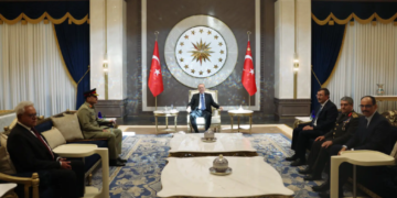 CDF Munir Meets Turkish President Erdogan, Armed Forces Chief in Ankara