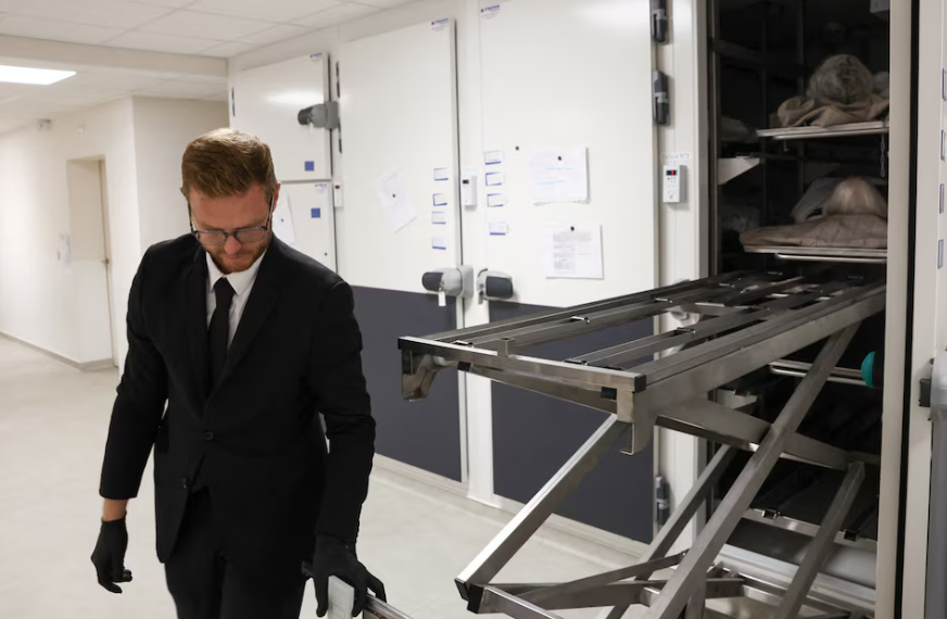 Overwhelmed by heatwave, French undertakers struggled with excess deaths