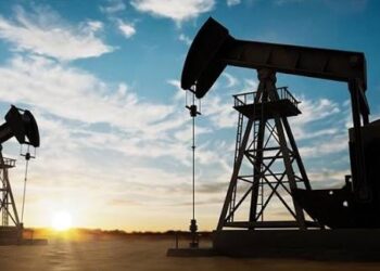 Oil Prices Surge Over 5% as US Revokes Iranian Oil License, Hormuz Tensions Escalate