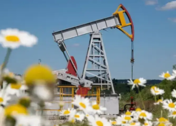 Oil prices climb as US-Iran tensions threaten fragile ceasefire and supply routes
