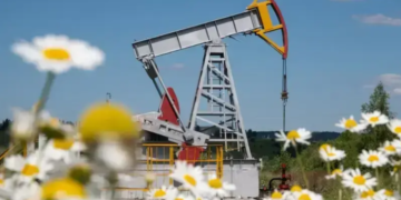 Oil prices climb as US-Iran tensions threaten fragile ceasefire and supply routes