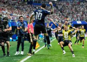 Argentina Beat England 2-1 to Reach World Cup Final, Set Up Title Clash with Spain