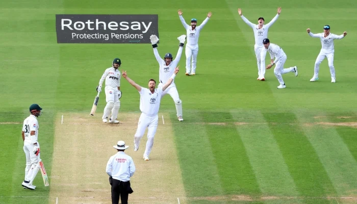 England Beat Pakistan by 194 Runs at Lord’s, Take Unassailable 2-0 Lead