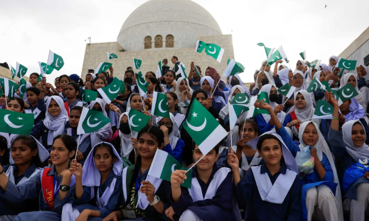 Pakistan’s Leadership Calls for Unity, Reforms on Independence Day