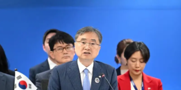 South Korean ministers publicly clash over approach to North Korea