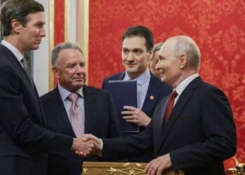 Putin Meets Trump Envoys at Kremlin for Talks on Ukraine Conflict