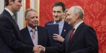 Putin Meets Trump Envoys at Kremlin for Talks on Ukraine Conflict